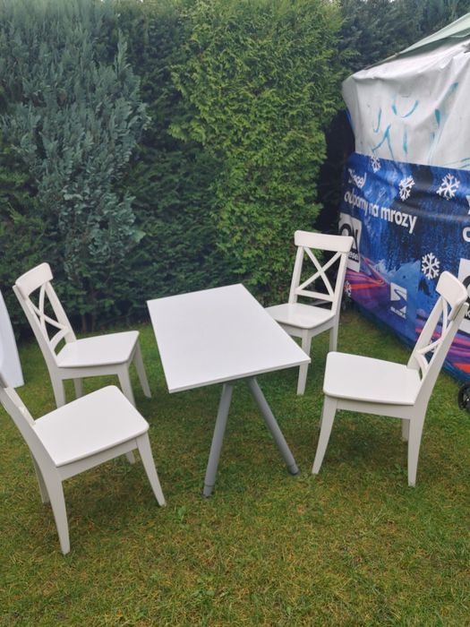 Sprzedam stół z krzesłami 60 x 120 wysokość 60 cm