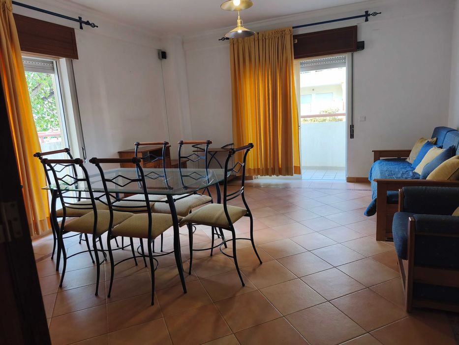 Excelente apartamento T1 com garagem e piscina em Armação de Pêra