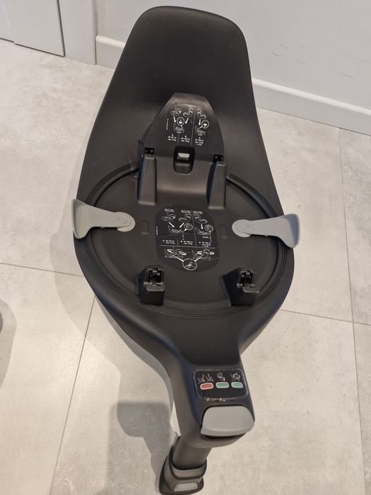 Fotelik łupina cybex t+z bazą od t+, dodatkowo adaptery do wózka.