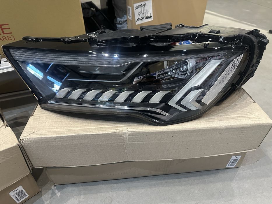 Фара фари комплектні Audi Q7 Full Led Matrix 2020+