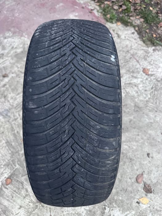 Всесезонна гума pirelli 215/50 r17