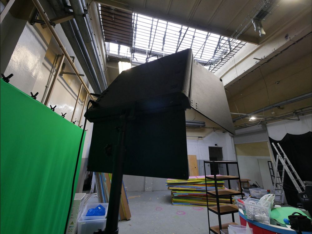 Lampa studyjna typu KinoFlow, bardzo duzo swiatla