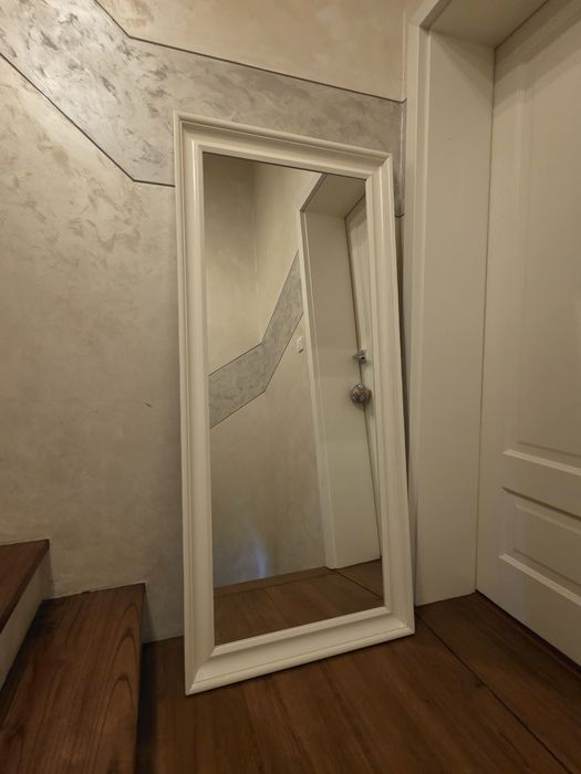 Lustro wiszące w białej ramie 74x165