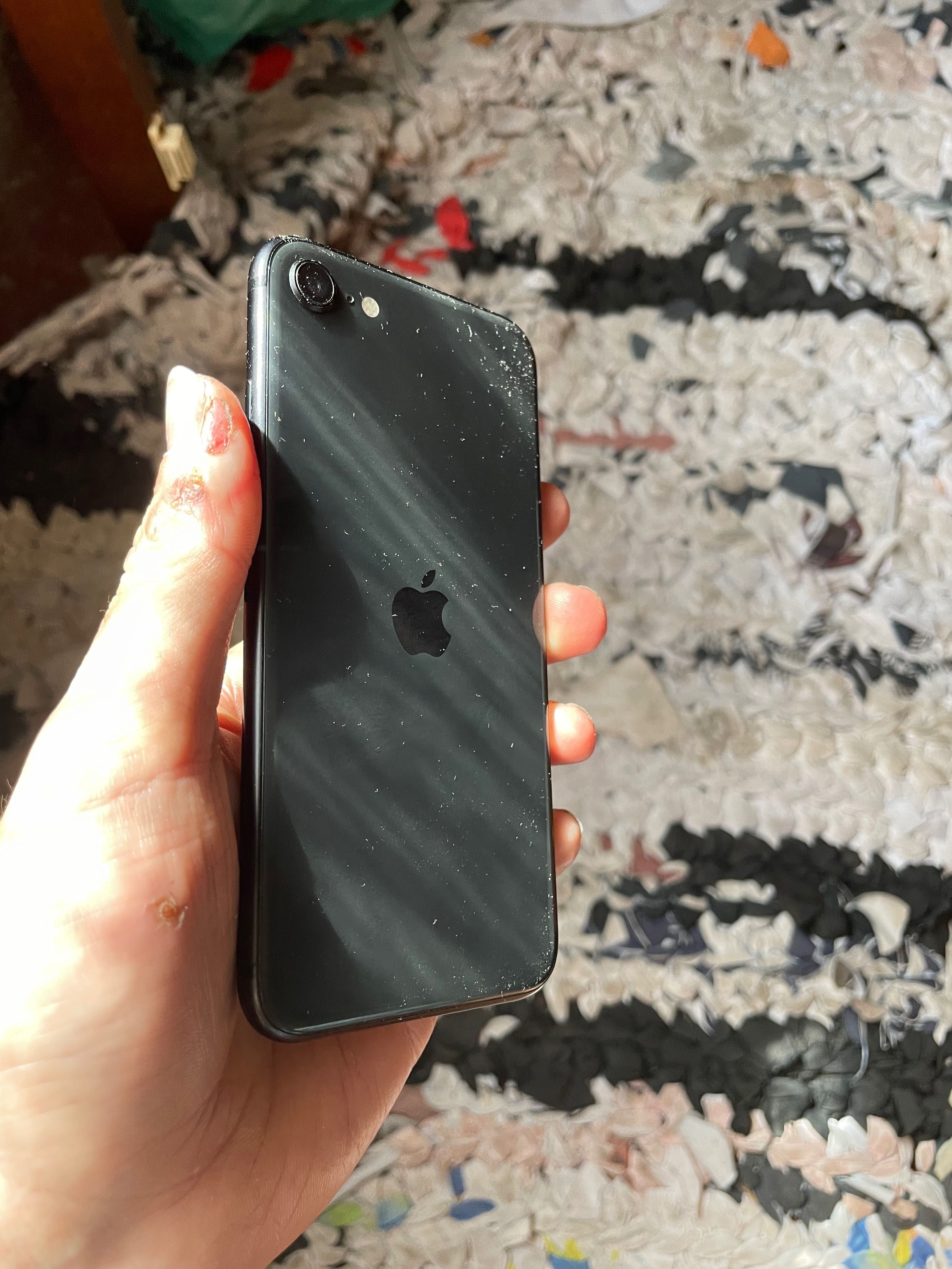 Айфон se2 і інша техніка Apple