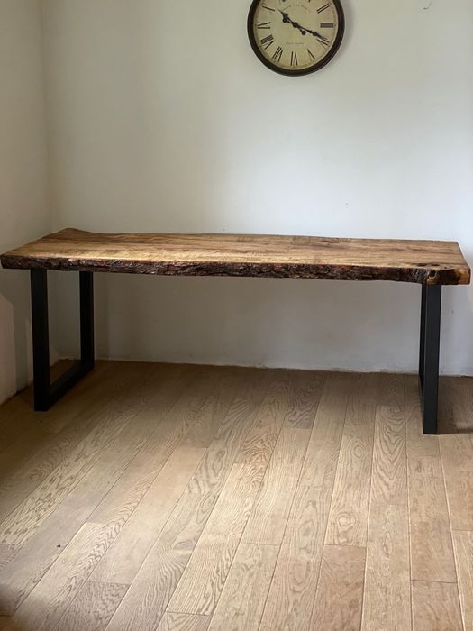 Stół dębowy z jesionu z naturalna krawędzią metalowe nogi