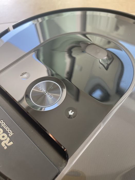 Aspirador robô IROBOT Roomba i7