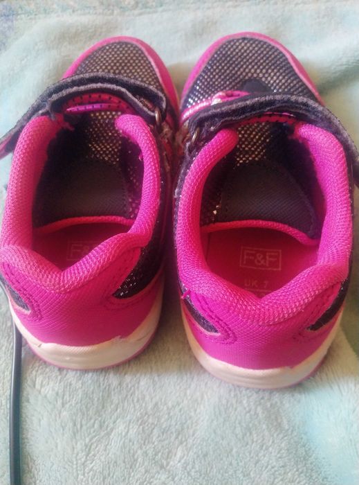 кроссовки на девочку р 24