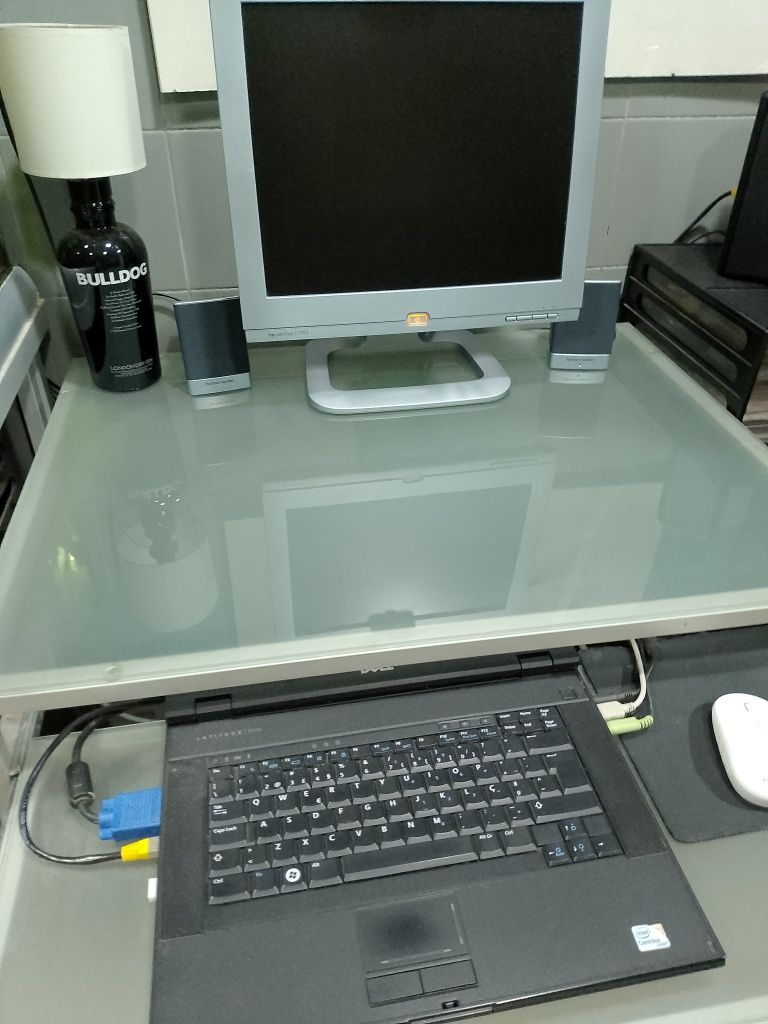 Portátil Dell + Monitor e Colunas