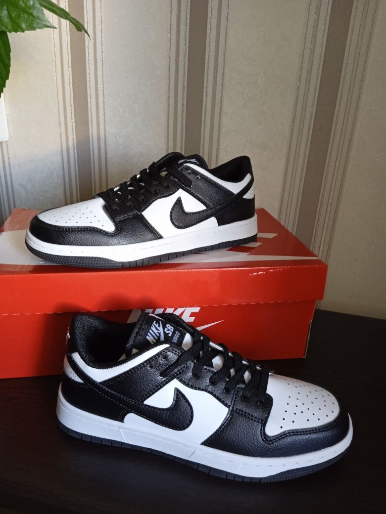 Кросівки Nike SB Dunk Low Black White Панди