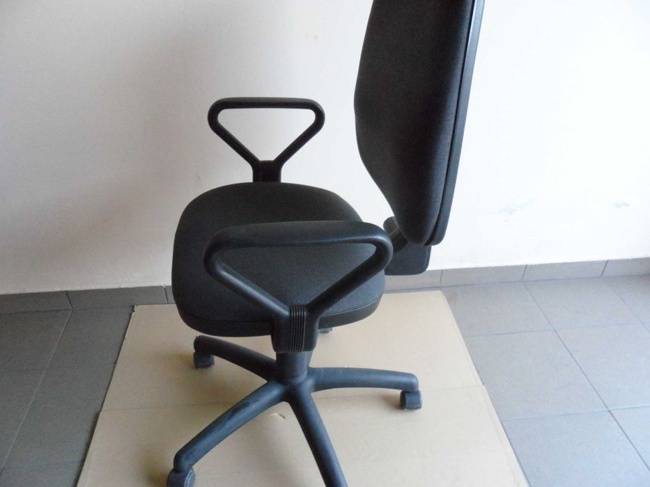 krzesło do biurka obrotowe  BRAWO   NOWY STYL