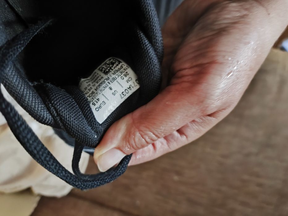 Buty do piłki nożnej halówki Asics stan idealny jak nowy