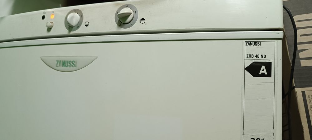 холодильник Zanussi ZRB 40 ND