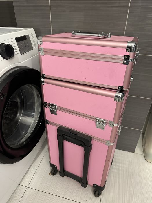 Kufer kosmetyczny na kółkach