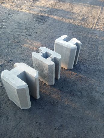 Łącznik podmurówki betonowy przelotowy, narożny