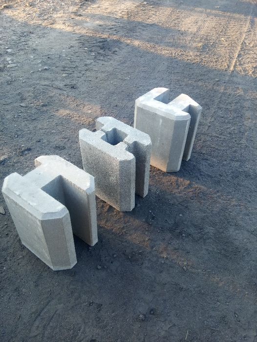 Łącznik podmurówki betonowy przelotowy, narożny