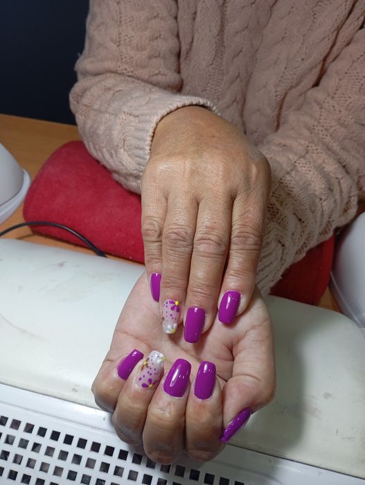 Unhas de gel e gelinho