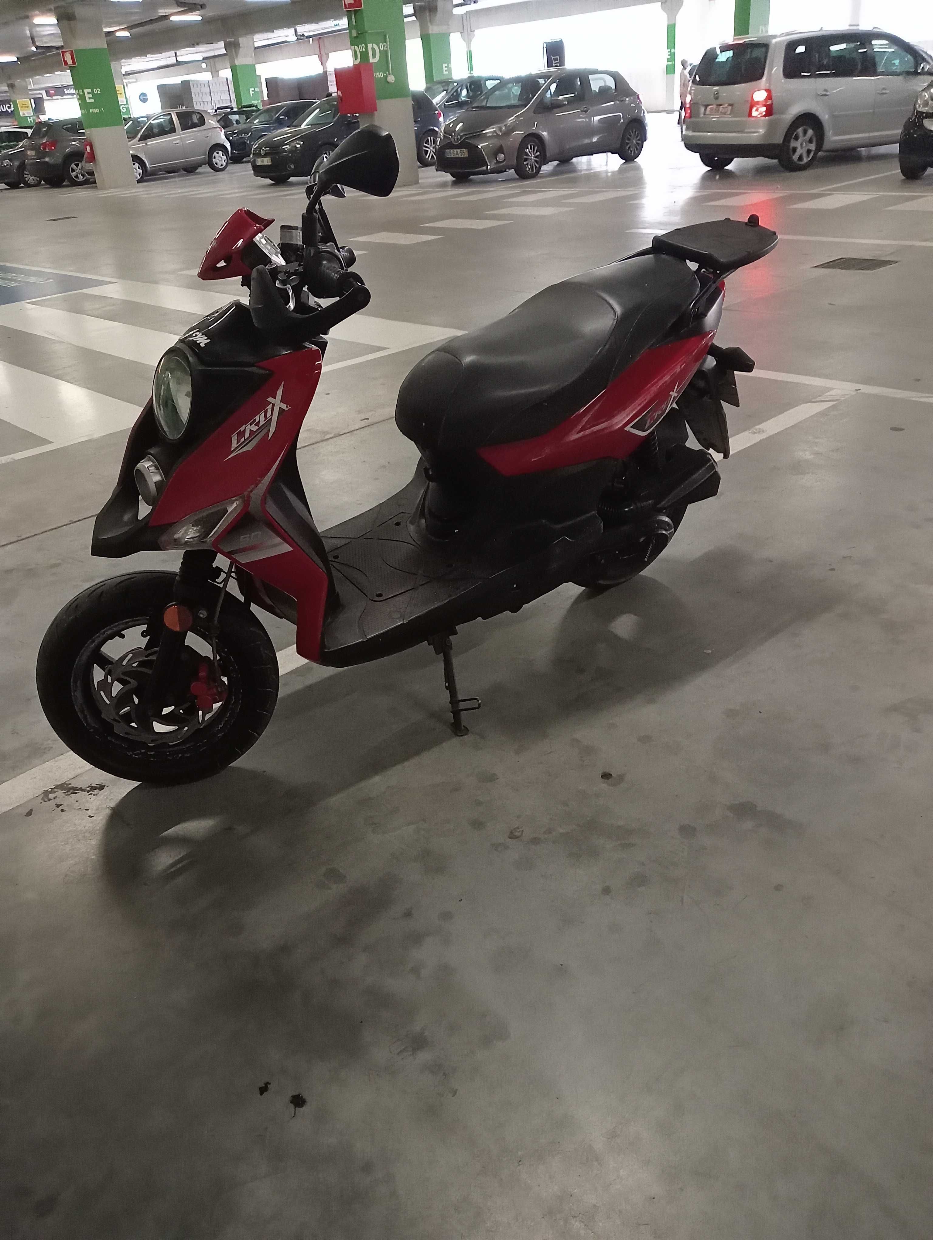 Vendo moto sym 2018 único dono