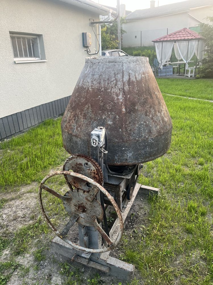 Бетономішалка потужна