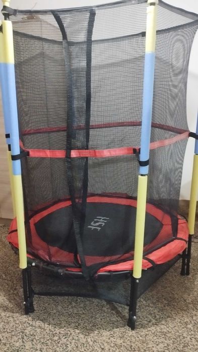 Продам батут. Гарний стан. Витримує до 55 кг