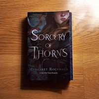 •Sorcery of Thorns de Margaret Rogerson•