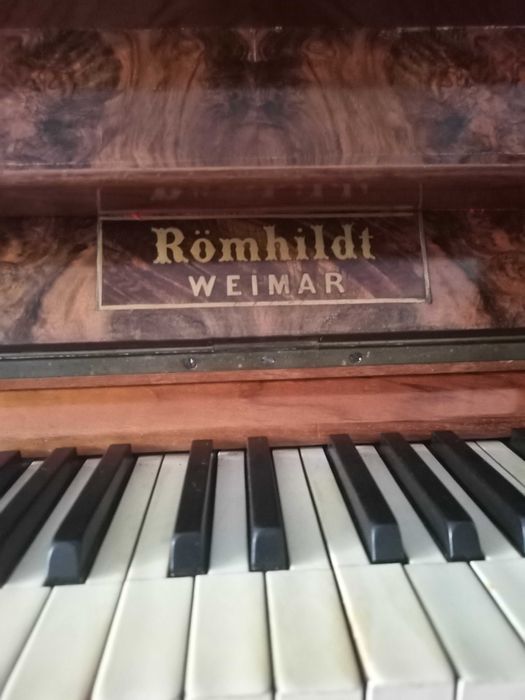 Антикварне фортепіано Romhildt weimar 19 сторіччя.