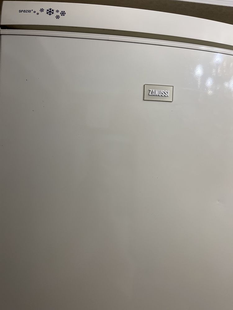 Холодильник ZANUSSi