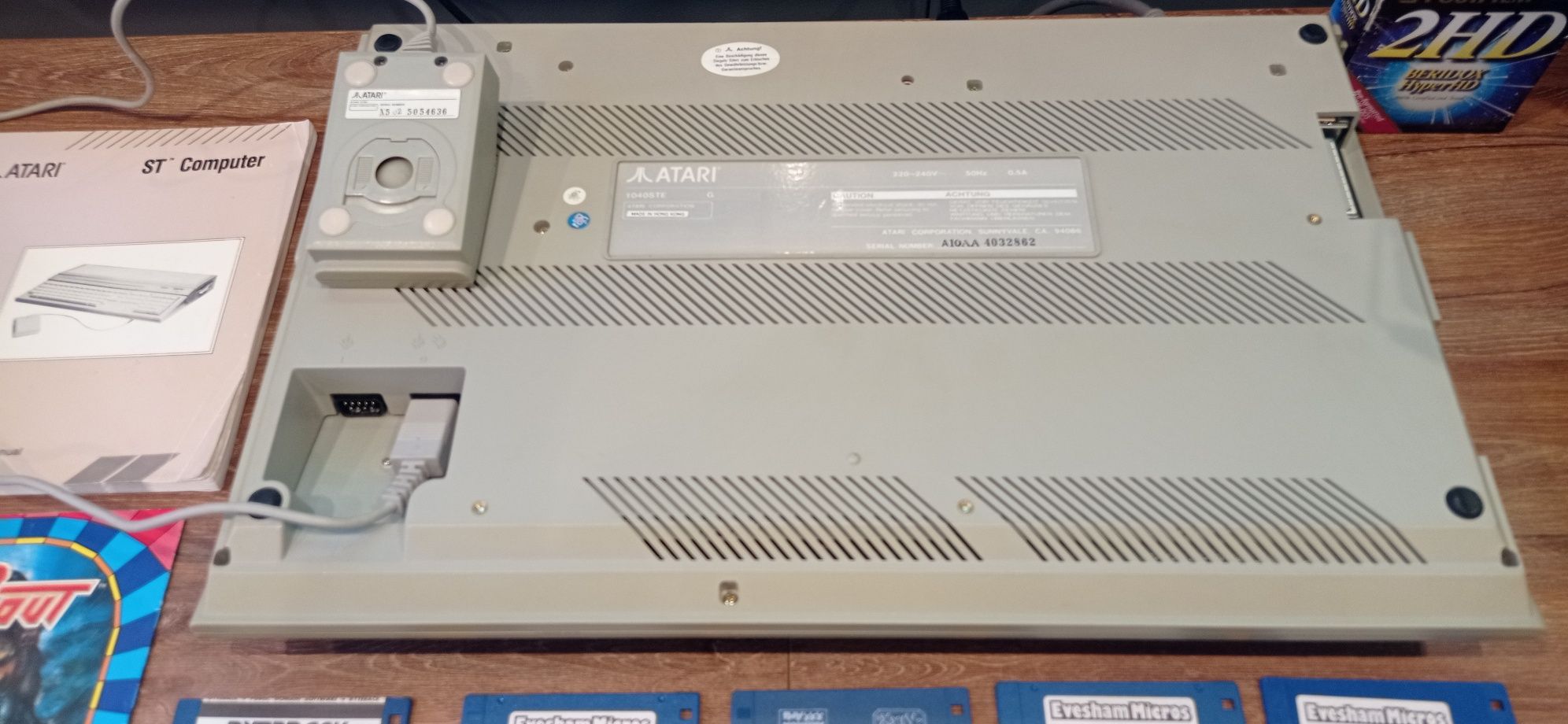 R E Z E R W A C J A.     Atari 1040 STE.  Stan idealny. Zestaw.