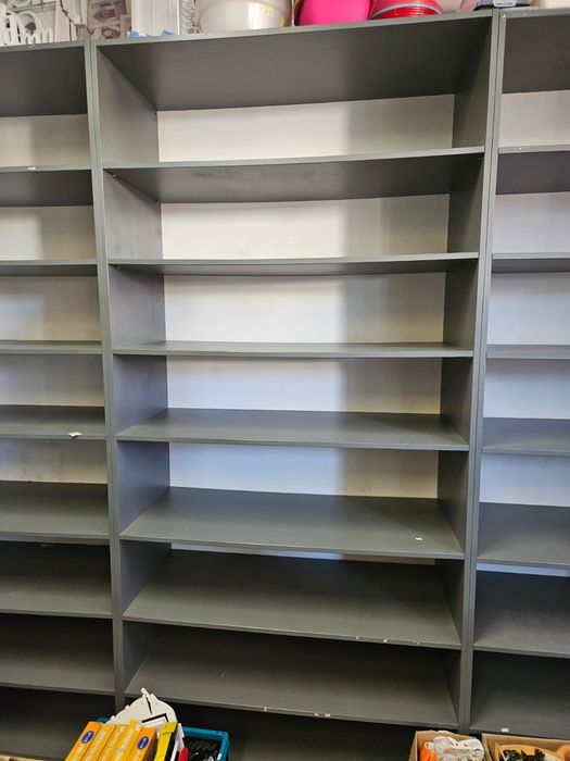 Regały sklepowe w bardzo dobrym stanie