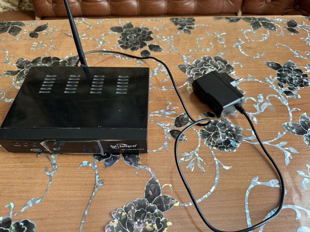 Супутниковий тюнер Sat-Integral S-1229 HD PYXIS з WI-FI антенкою
