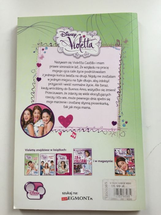 3 części książki z serii „Violetta”.