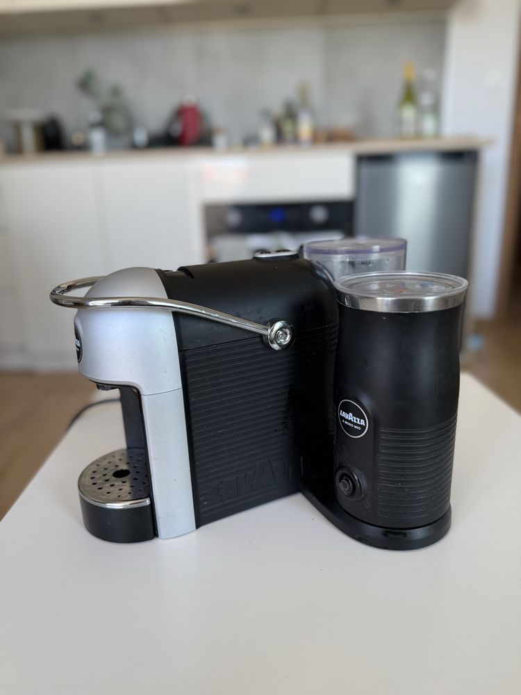 Ekspres kapsułkowy Lavazza A Modo Mio Jolie & Milk