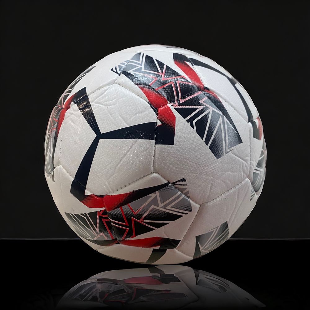 М'яч футбольний розмір 5 для не підготовлених покриттів