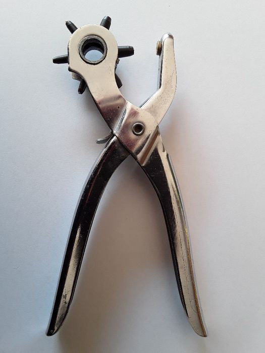 Alicate para fazer furos em cintos