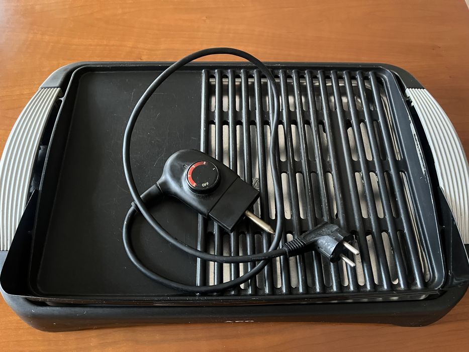 Grelhador eléctrico da marca AEG