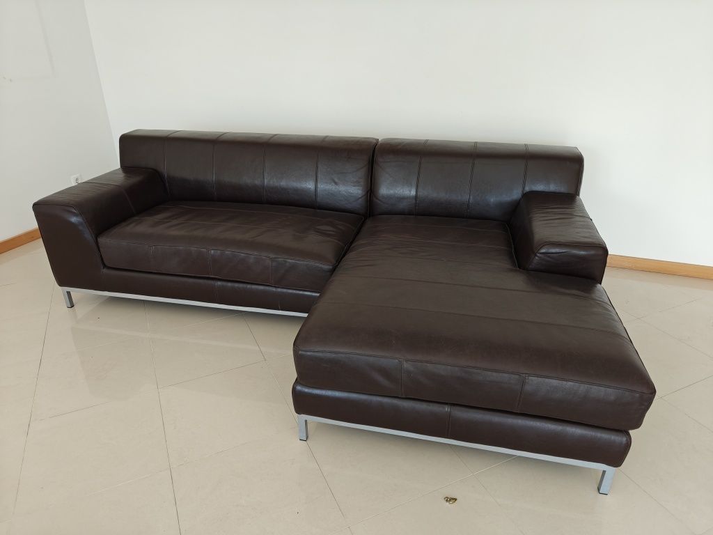 Sofá de pele com duas chaise longues