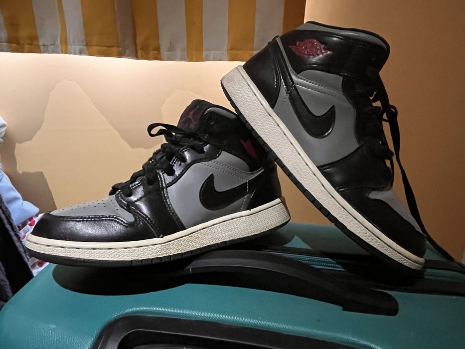 Jordan 1 mid shadow red