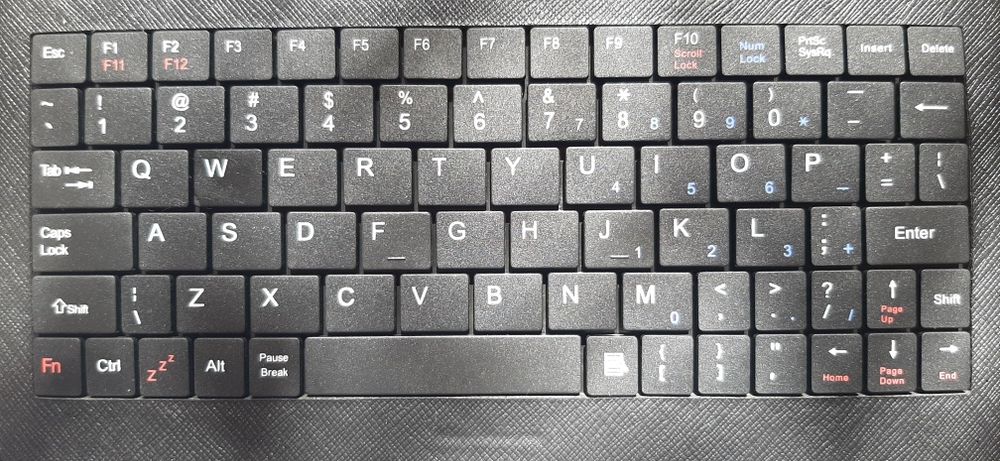 Futerał etui z klawiaturą do tabletów 7 cali