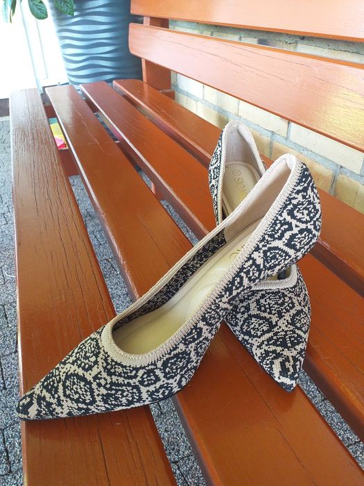 Eleganckie szpilki z dzianiny 37