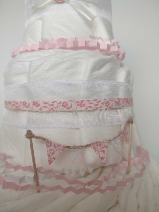 Bolo de fraldas bebé - presente menina