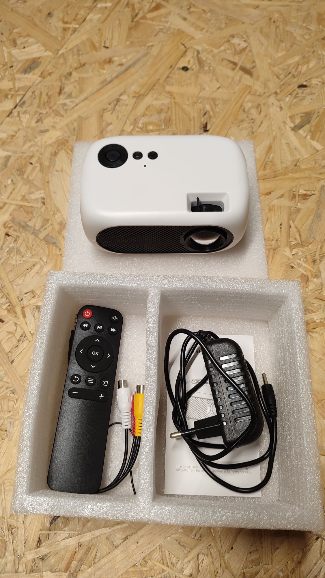 Mini projektor M24 komplet