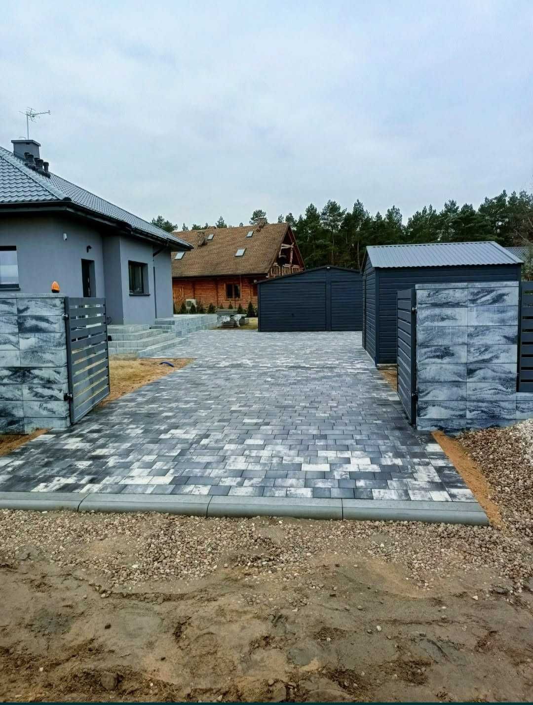 Układanie kostki, usługi mini traktorek z ladowaczembrukowej Wolne te