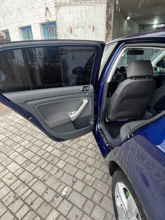 Volkswagen Golf 5 1.4 MPI