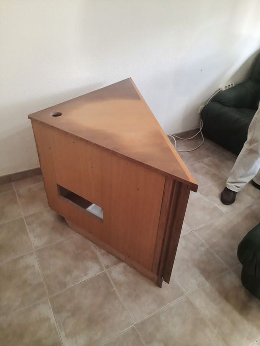 Vendo móvel de canto para televisão