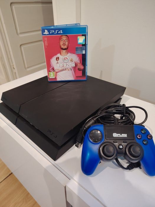 PS4 500GB + comando e jogo
