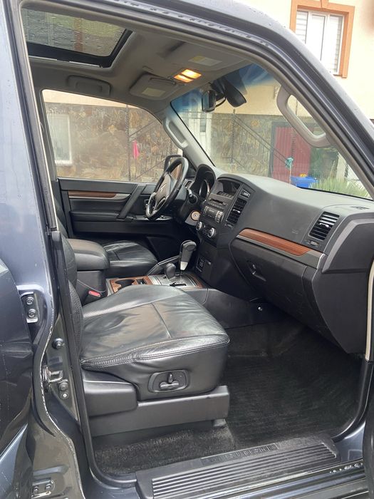 Паджеро вагон 4  повнопривідний кросовер)