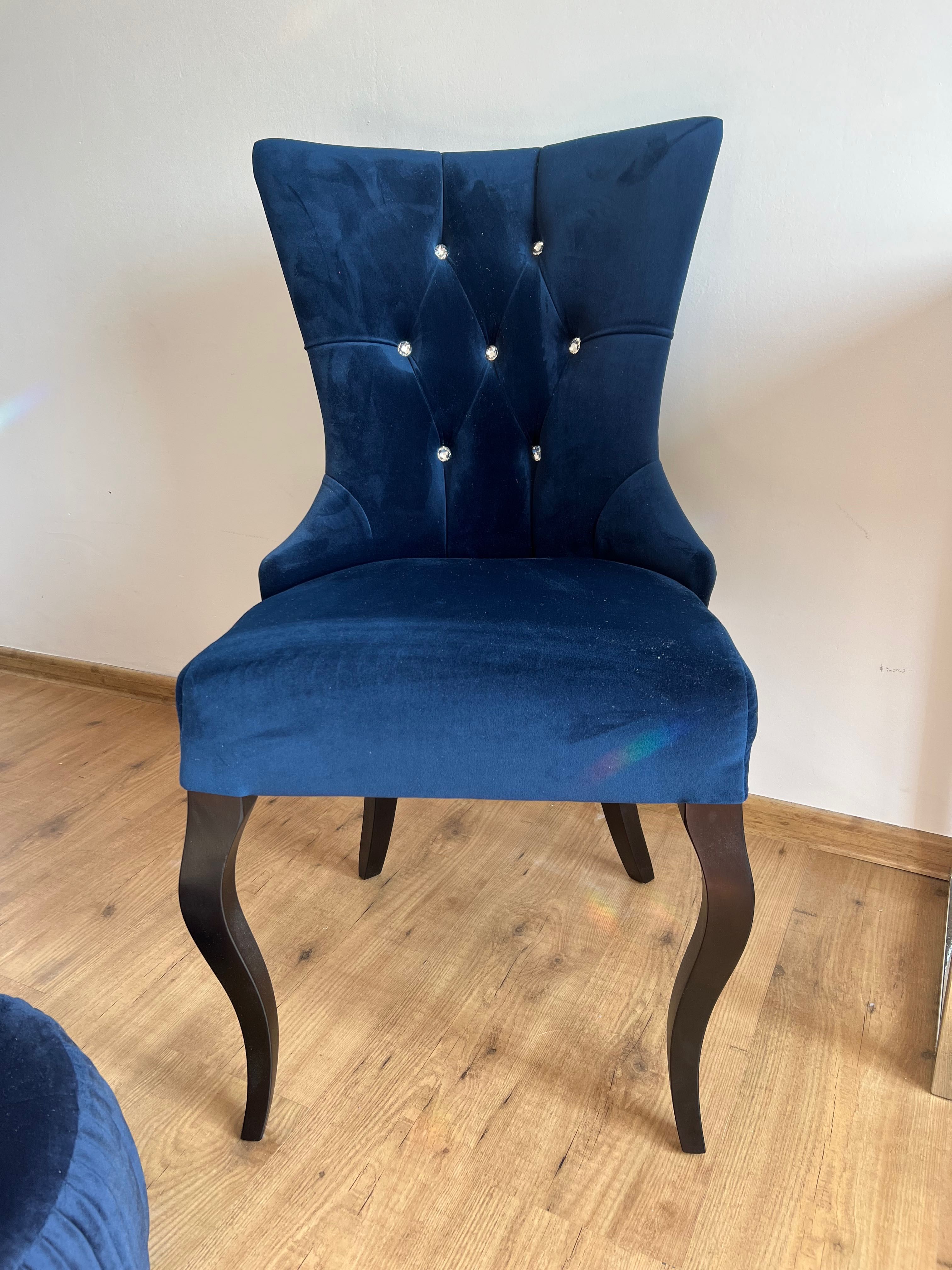 Fotel/Krzesło tapicerowane, welurowe Granatowe +pufa
