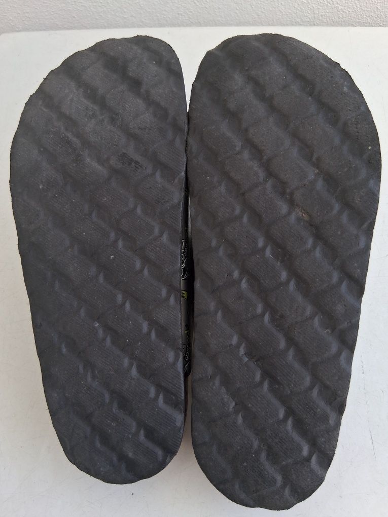 Chinelos de criança