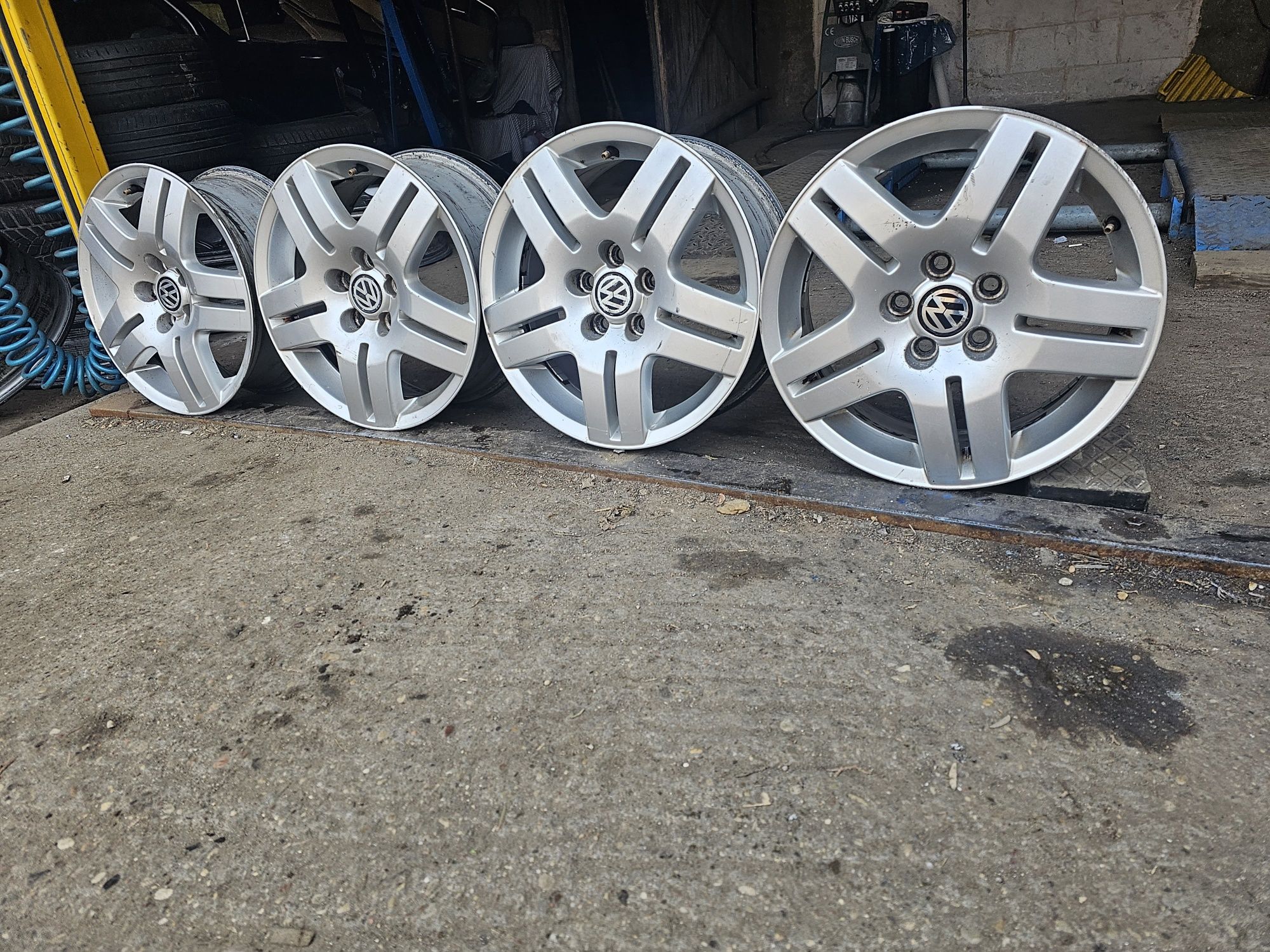 Felgi Aluminiowe Volkswagen Golf IV R15 5x100 ET38-6J