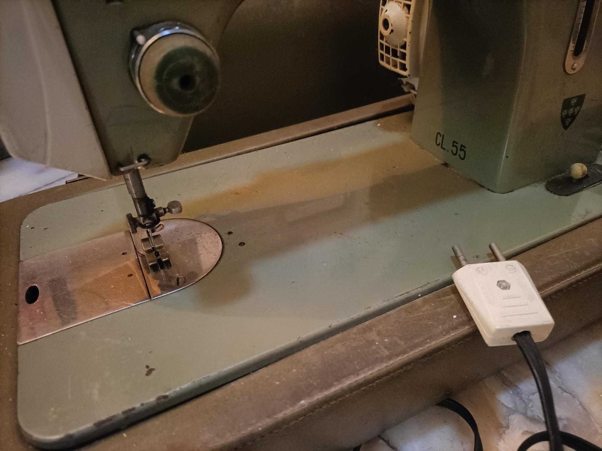 Máquina de costura antiga Oliva