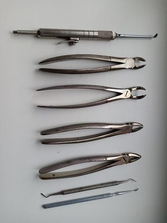 Медицинский инструмент стоматологии тех времён